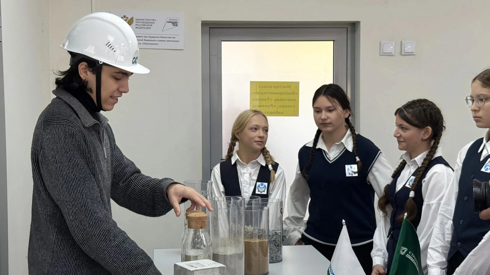 Старшеклассники кондратовской школы  «Патриот» смогут попробовать профессию строителя е...