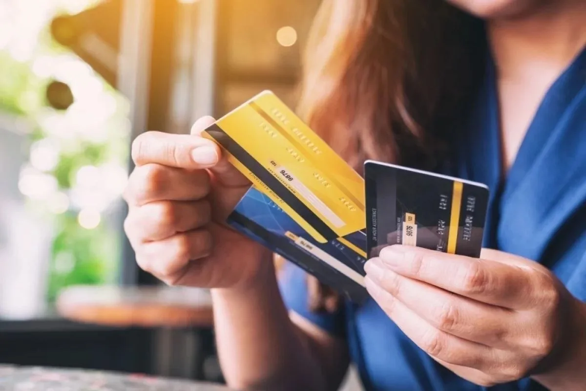 💳В Троицке студент организовал незаконную схему заработка на банковских картах.