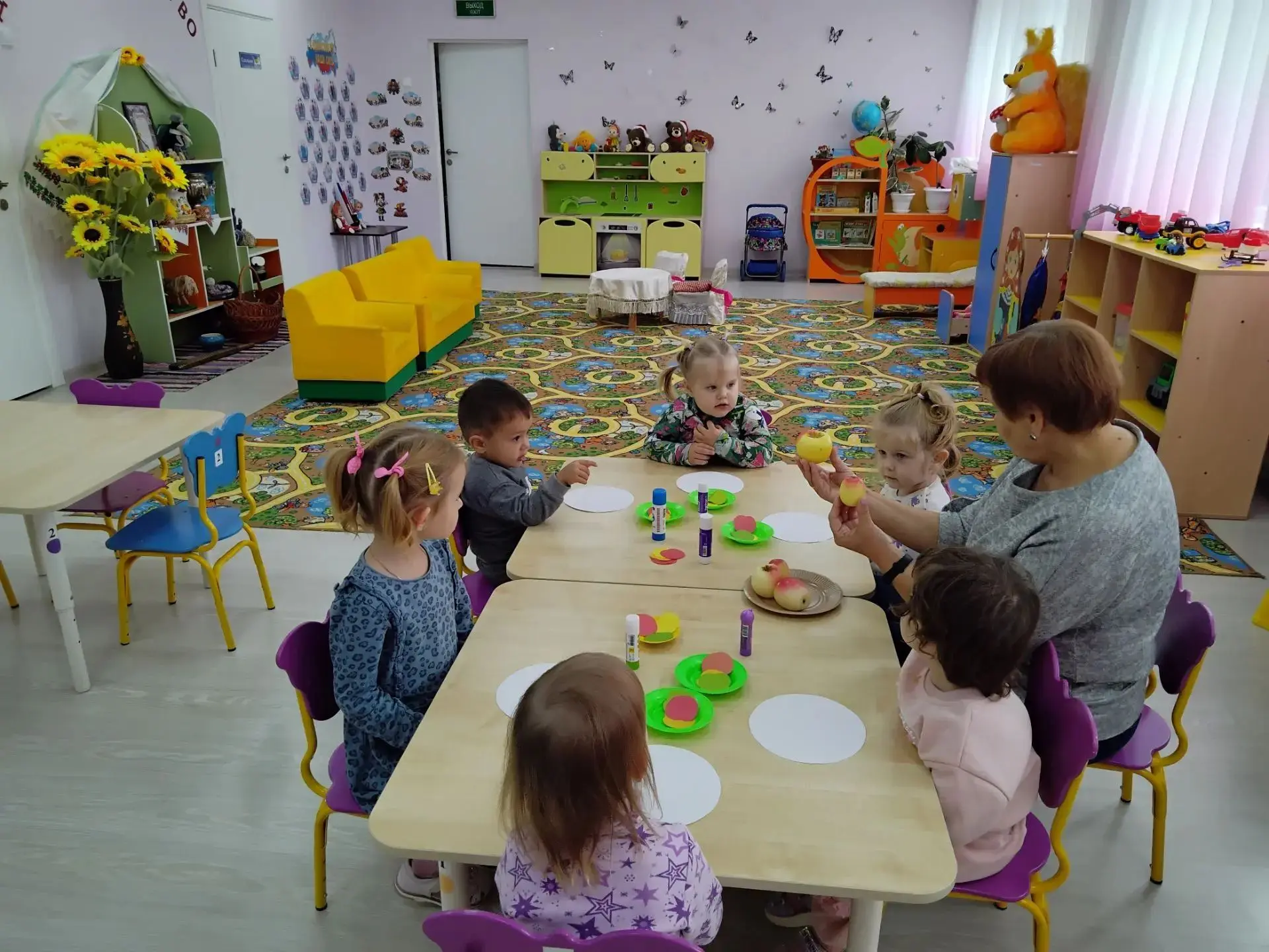 Художественно-эстетическое развитие "Яблочки на тарелке".