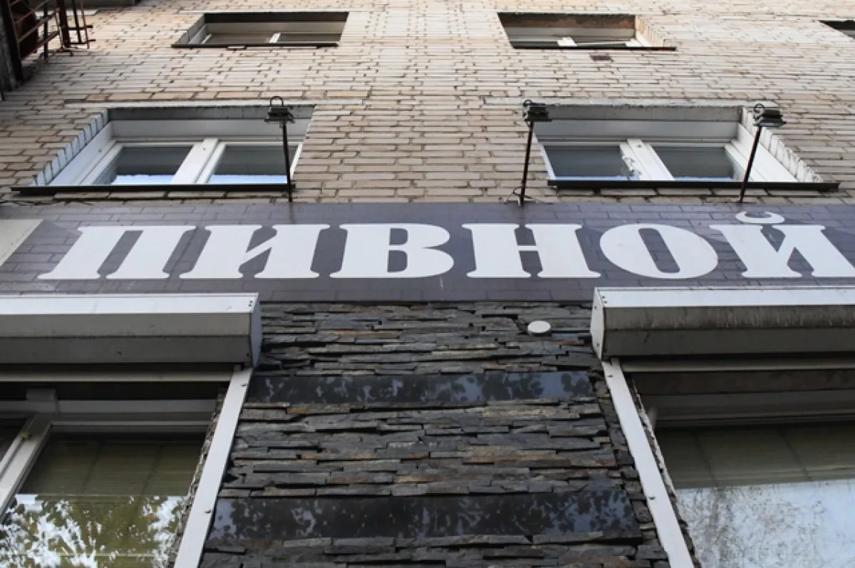 Алкомаркеты хотят вернуть к подъездам жилых домов в Приморье.