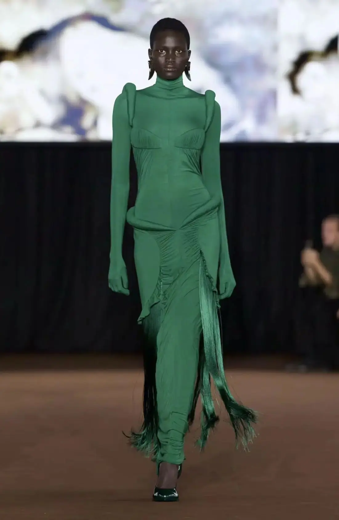 MUGLER SS27: ТКАНЬ КАК СКУЛЬПТУРА