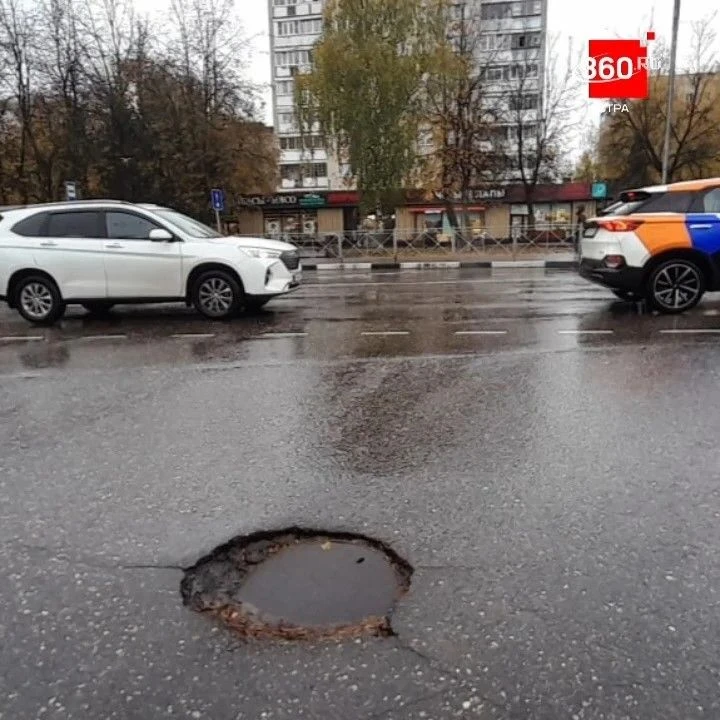 ❗️На левой полосе в сторону Юбилейной проваливается канализационный люк