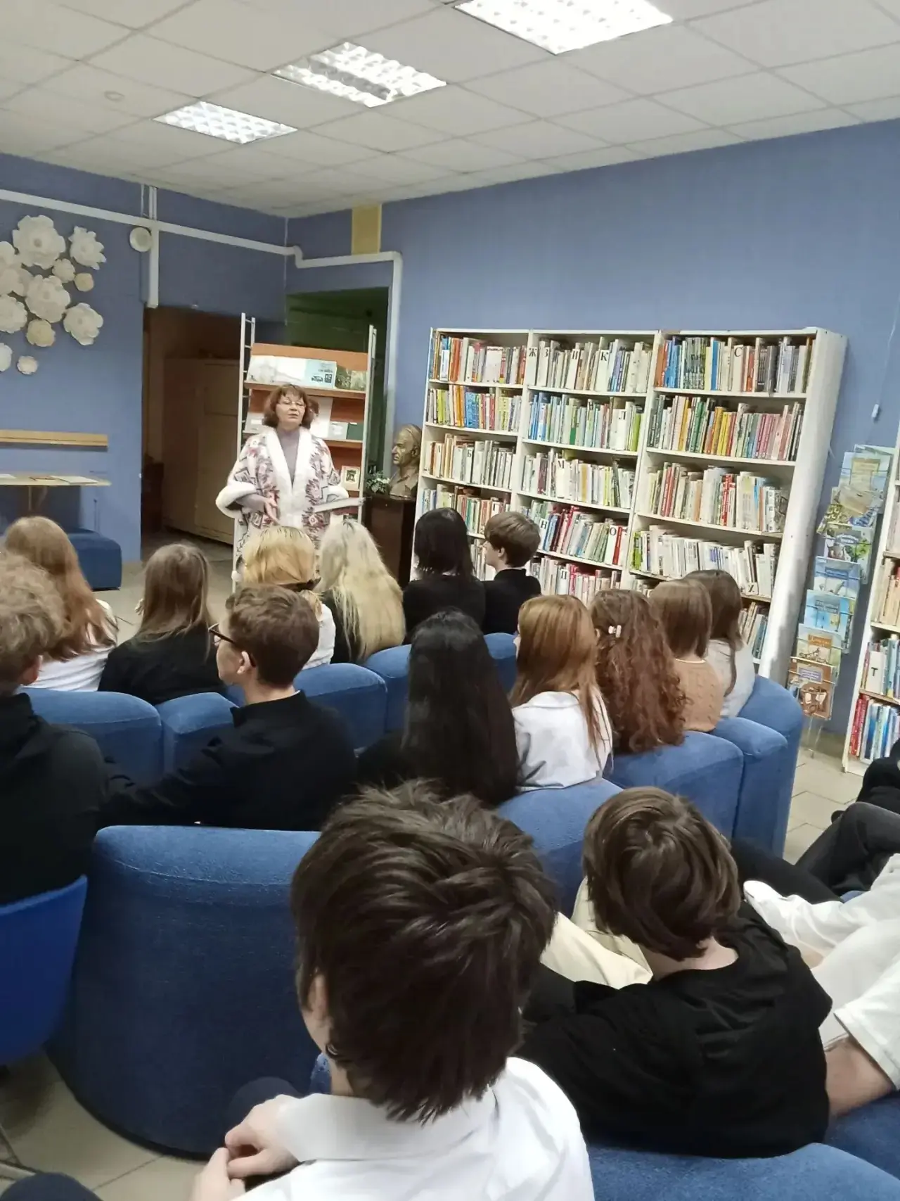 В библиотеке им. В. Балашова прошел литературный час, посвященный Сергею Есенину.