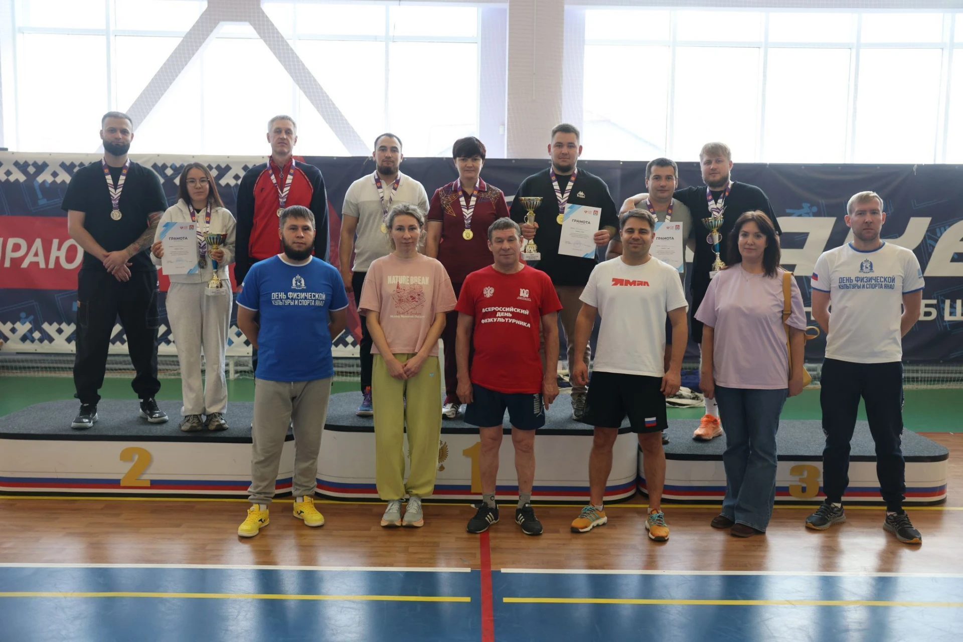 🏓 В Красноселькупе определили лучших теннисистов среди трудовых коллективов