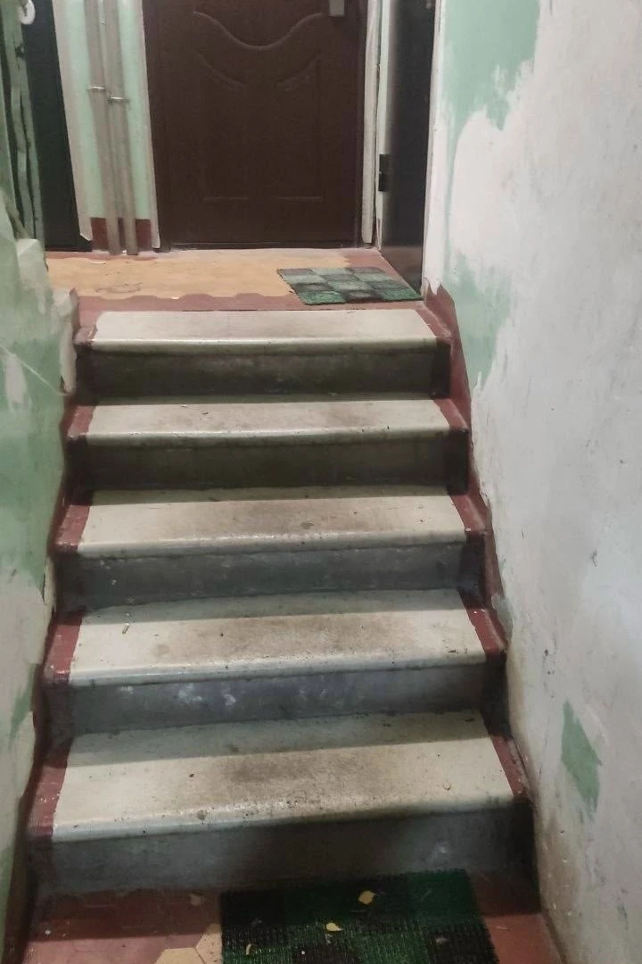 В микрорайоне Железнодорожный городского округа Балашиха подъезд дома № 12 на Луговой у...