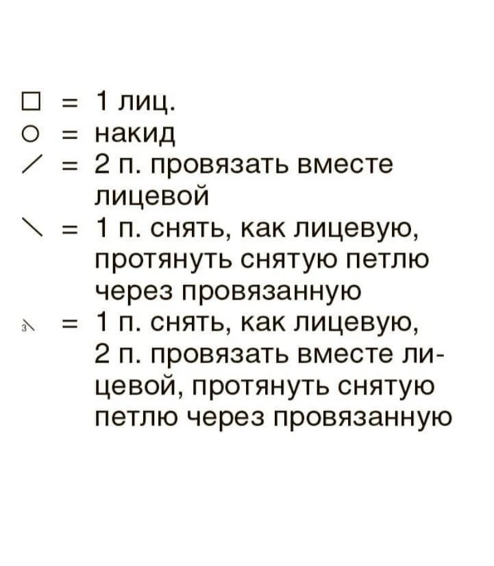 Нежное платье-туника связано в две нити из тонкой пряжи с высоким содержанием мохера
