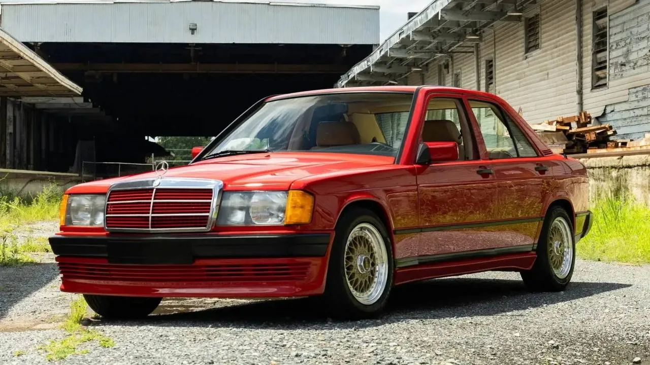 В США продают уникальный Mercedes-Benz 190E с турбомотором от Callaway — такой автомоби...