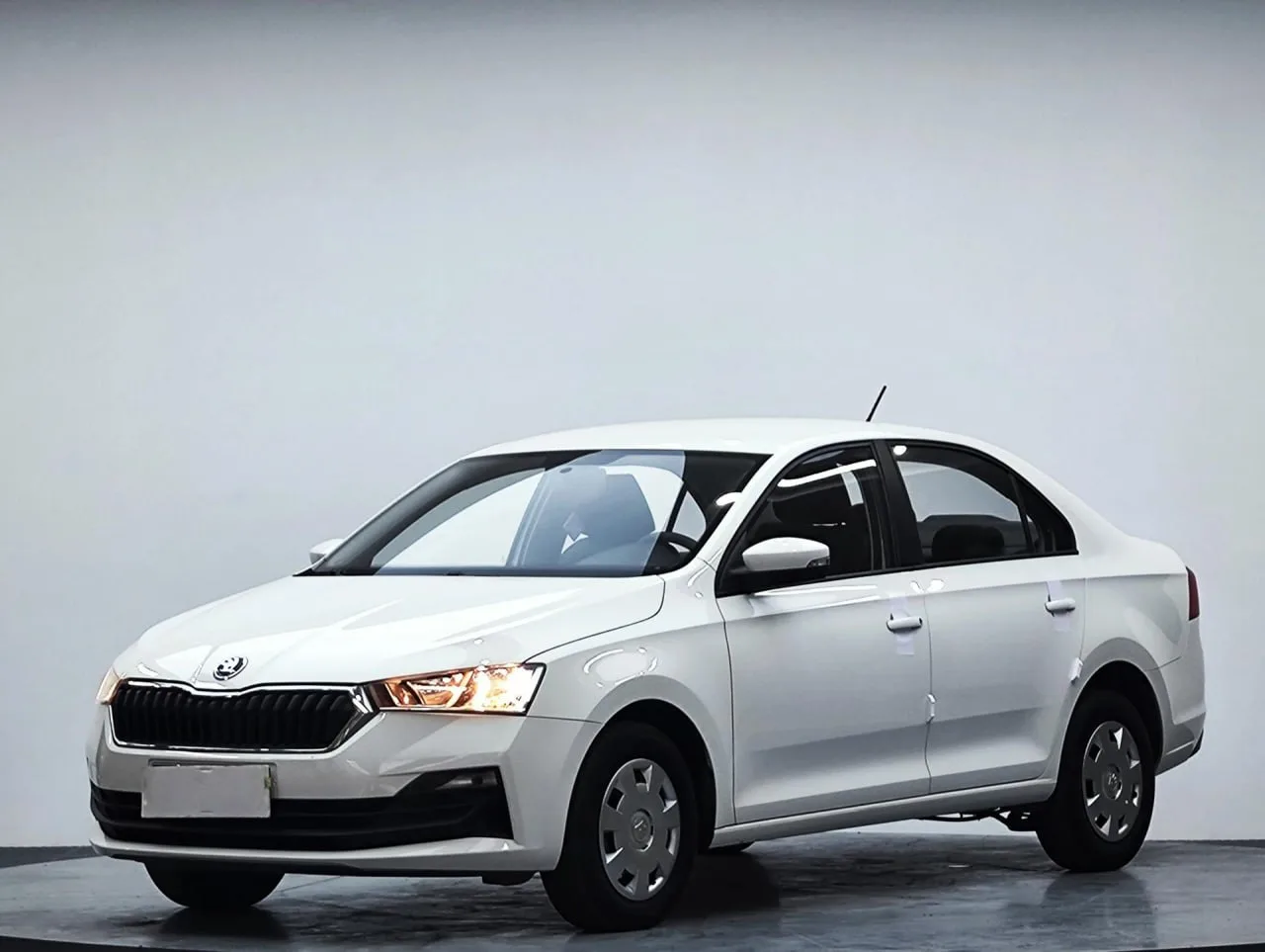 🇩🇪 Skoda Rapid 1.5L AT — седан с автоматом по приятной цене!