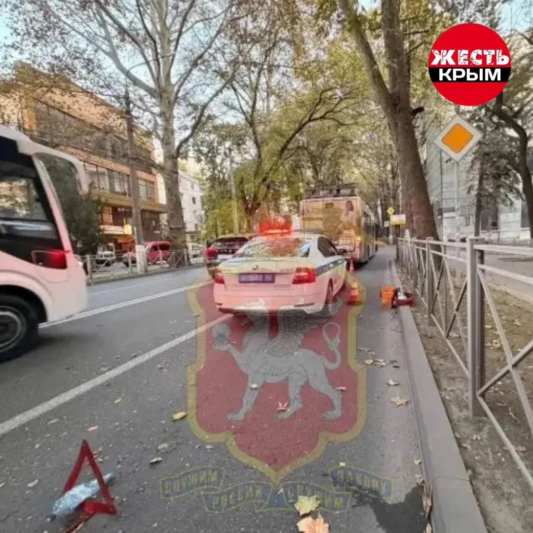В Симферополе выписали из больницы мальчика, которого сбил троллейбус.