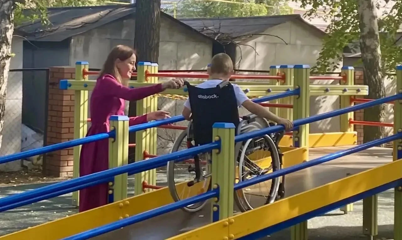 В Безенчуке Самарской области открылась инклюзивная спортивная площадка