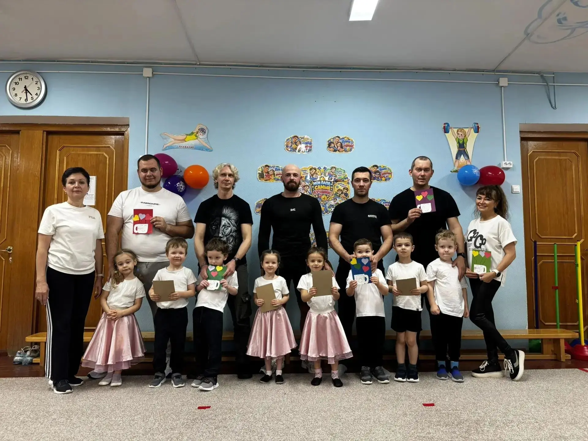 🎉 Спортивный праздник ко Дню отца в группе «Пчёлки»! 🎉