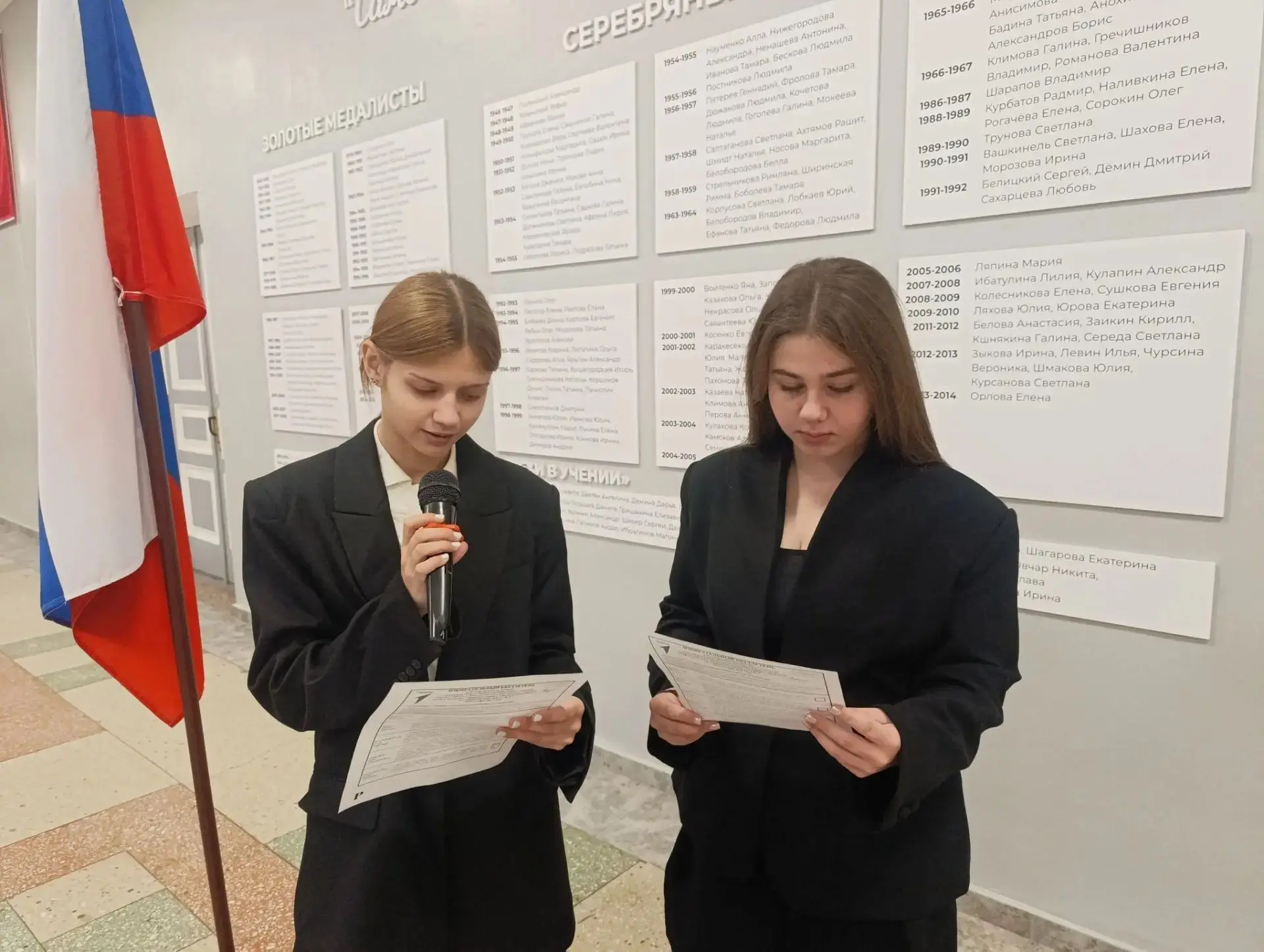 Сегодня в нашей школе прошла радиолинейка, посвящённая Дню отца!