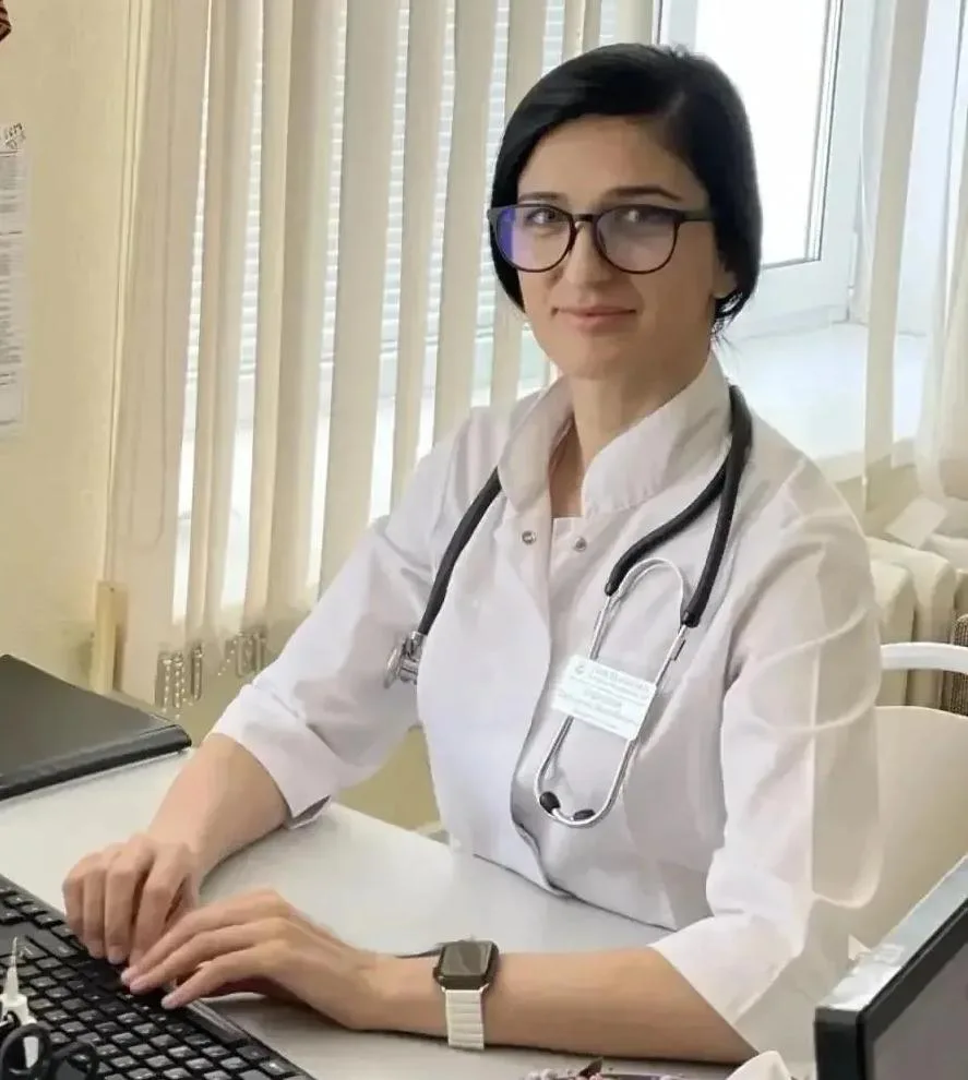 Детский хирург из Югры помогла трем пассажирам за один авиаперелет