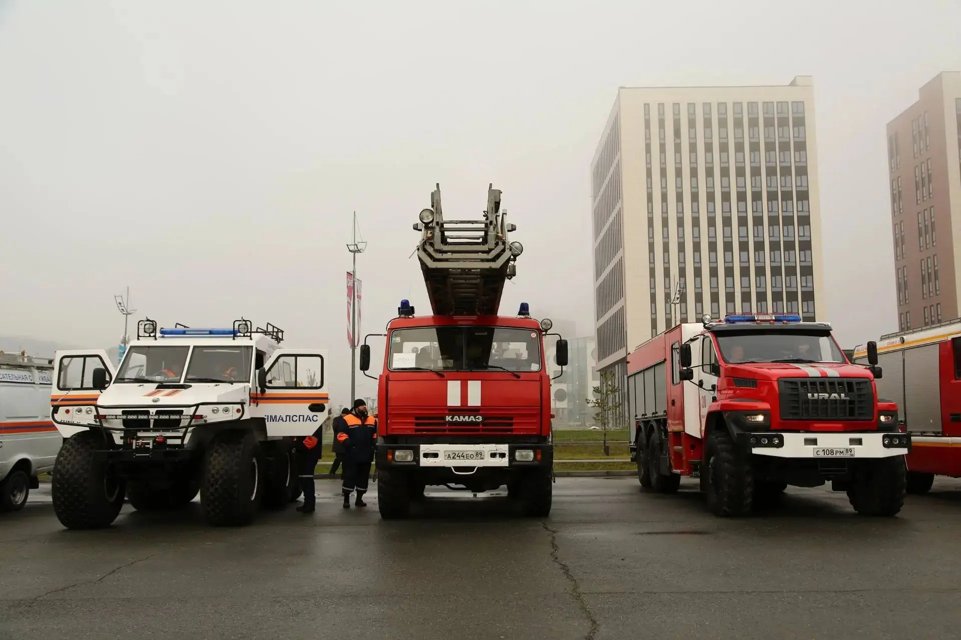 🚒 В Новом Уренгое показали спецтехнику в рамках учений по гражданской обороне