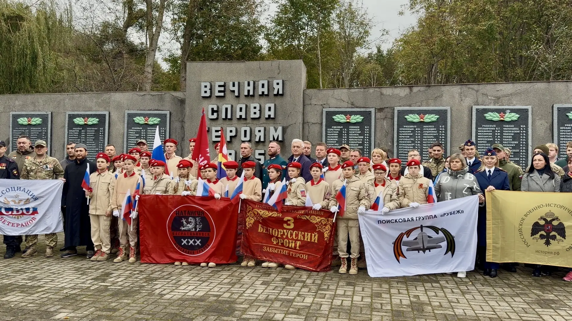 В Калининградской области с воинскими почестями перезахоронили останки 15 советских воинов