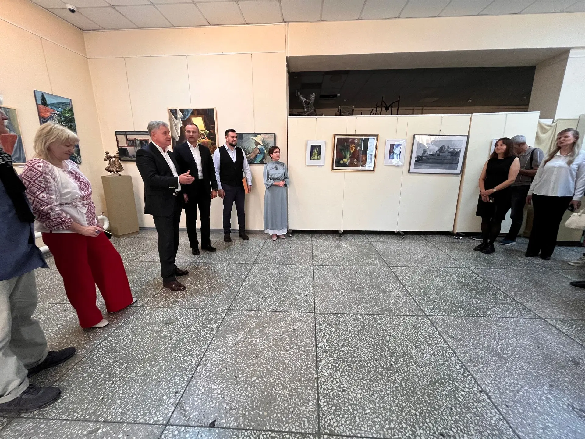 В залах дома-музея Ивана Крылова в Новочеркасске открылась ежегодная региональная выста...