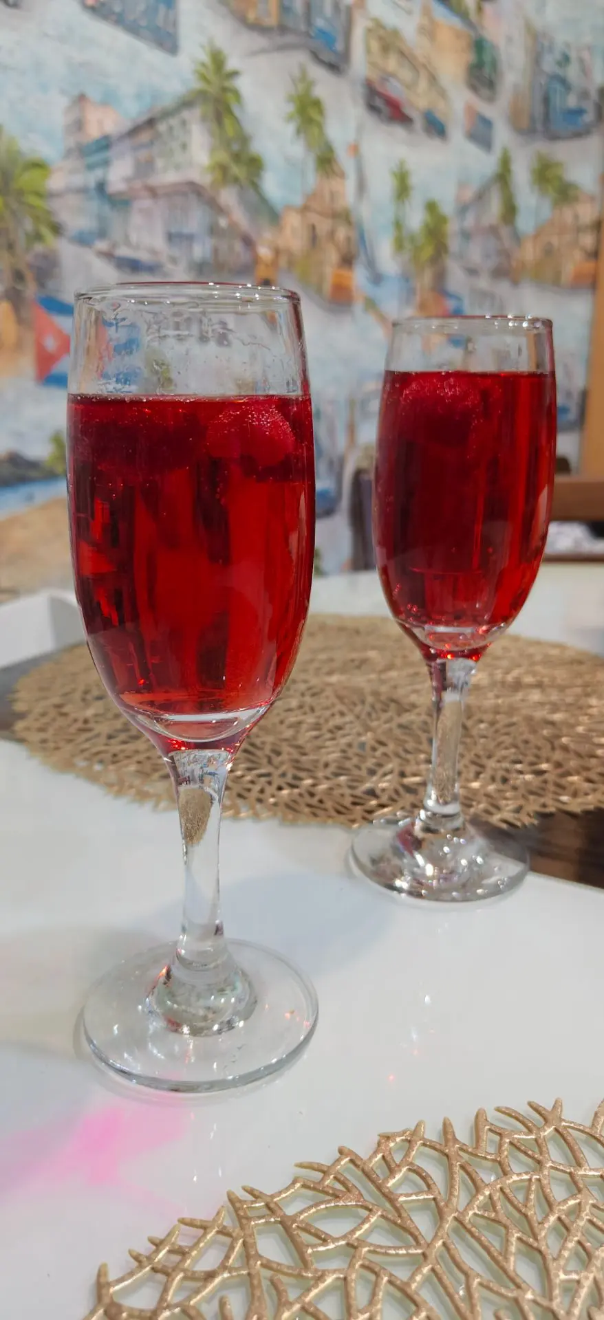 Дети спят, мама с няней пьют компот 🍷