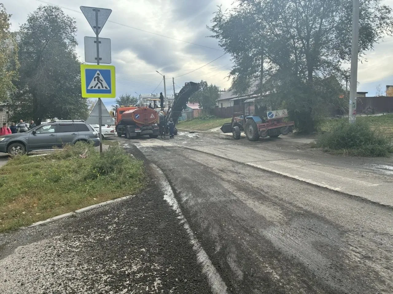 Подрядчик начал ремонт дороги в переулке Гастелло. Работы идут по нацпроекту Инфраструк...