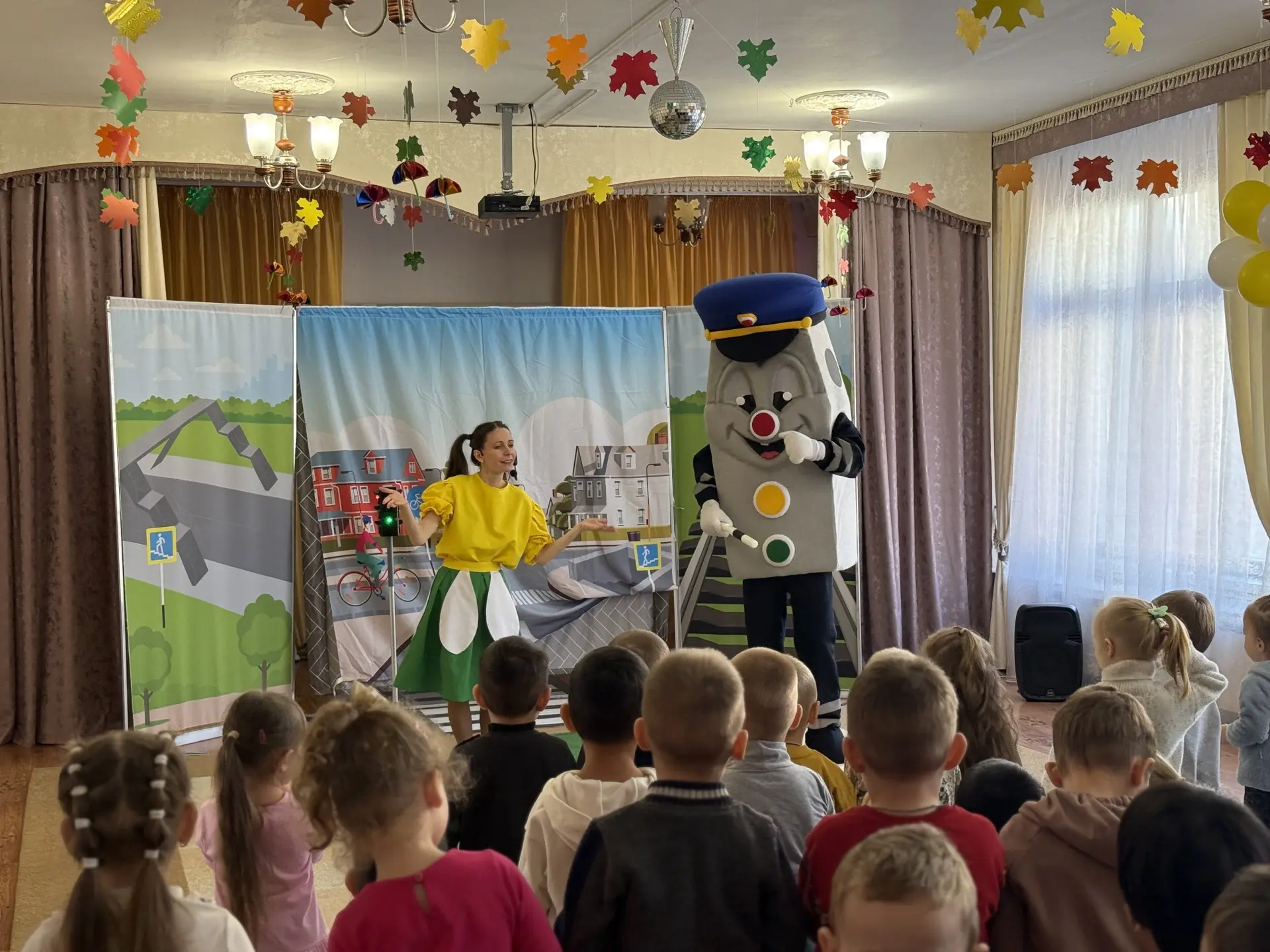 🎭УЧИМ ПДД С ЛЮБИМЫМИ ГЕРОЯМИ! 🚦🎭