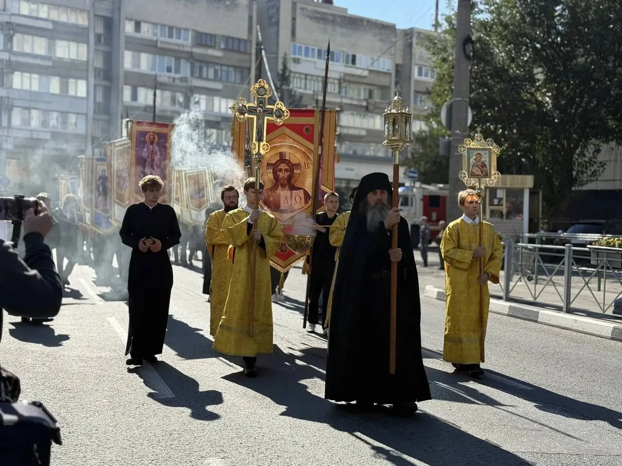 ⛪️ Крестный ход с мощами святителя Луки проходит в центре Симферополя