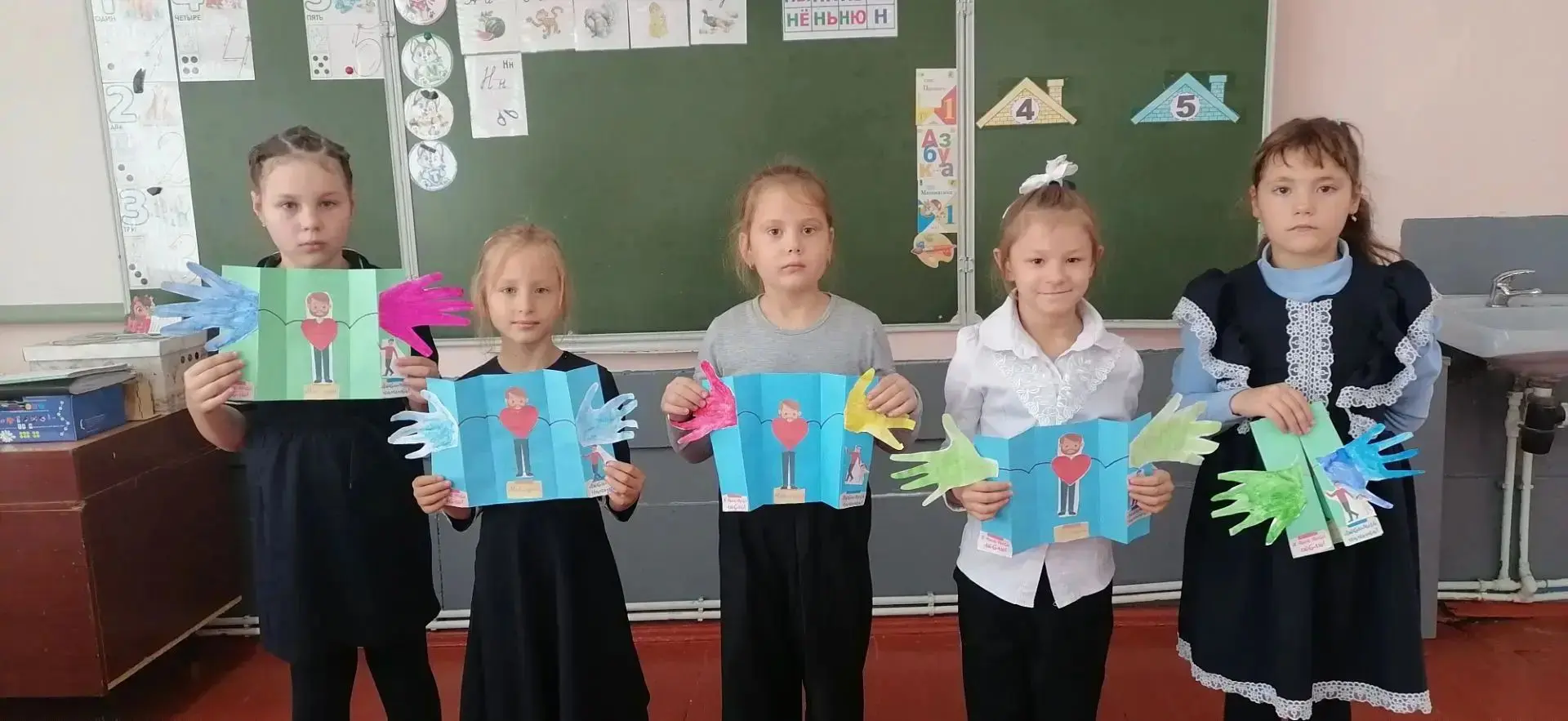 🎉 Готовим открытки ко Дню отца вместе с ребятами! 🎉