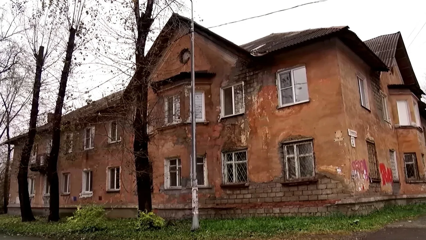 Четыре дома в Нижнем Тагиле признаны аварийными — два на улице Черноморской и по одному...
