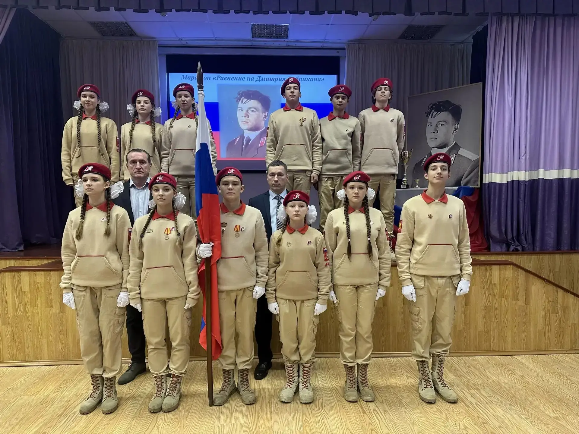 🎖️Равнение на героя