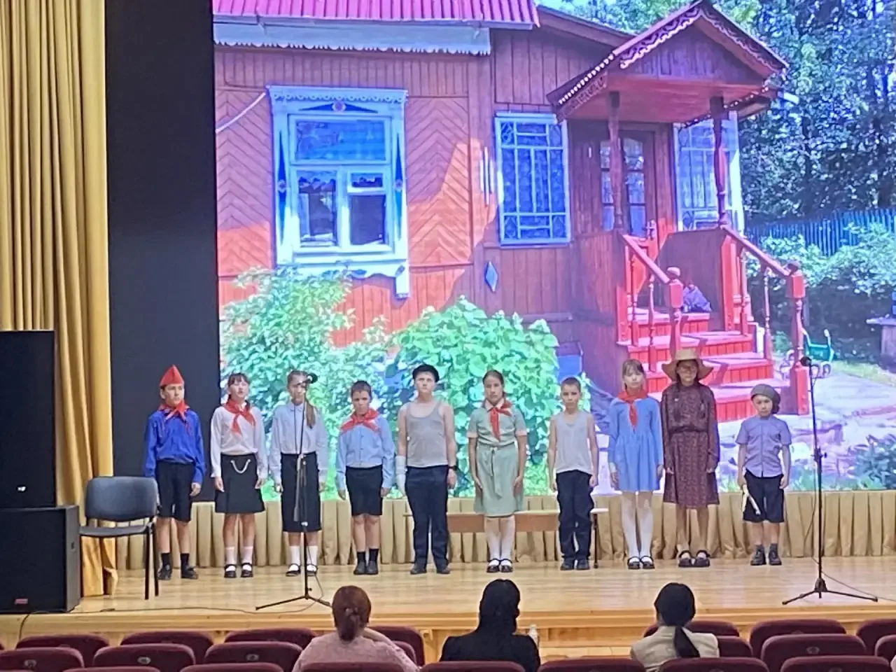 🎭 13 октября члены кружка «Весёлый театр»  выступили на муниципальном этапе IV республ...