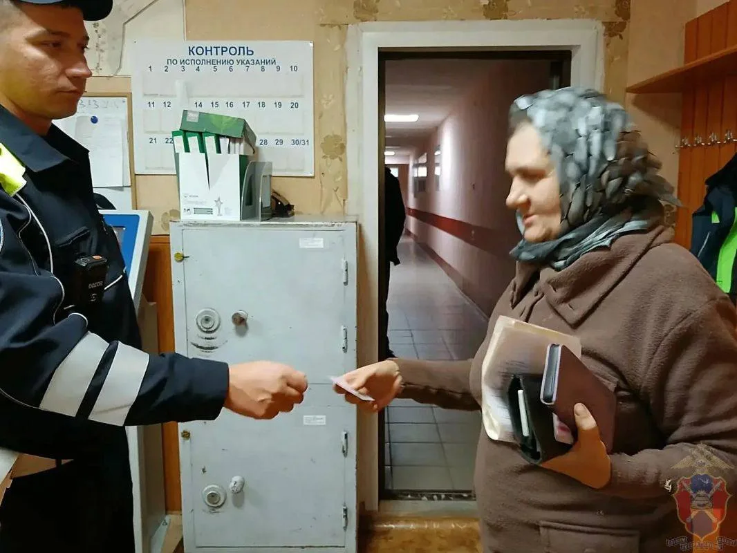 👮 В Семилуках автоинспекторы вернули женщине водительские права, о пропаже которых она...