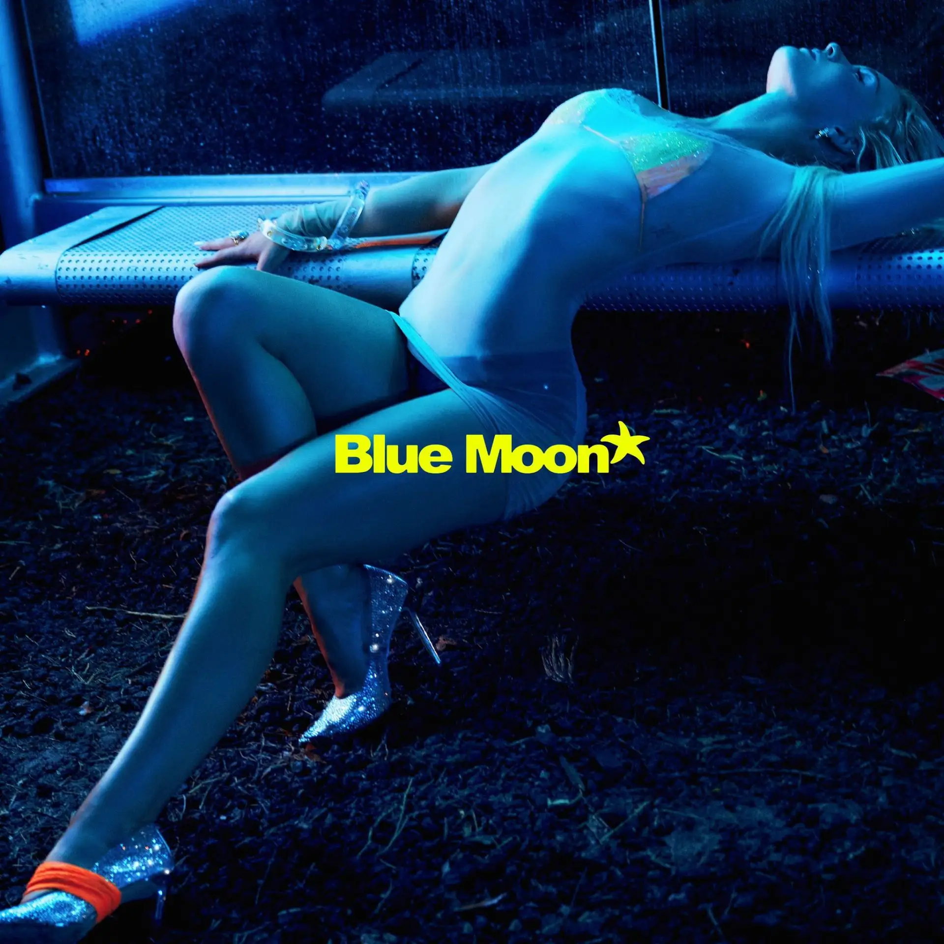 Зара Ларссон объявила, что её новый музыкальный клип на песню «Blue Moon» выйдет 14 окт...