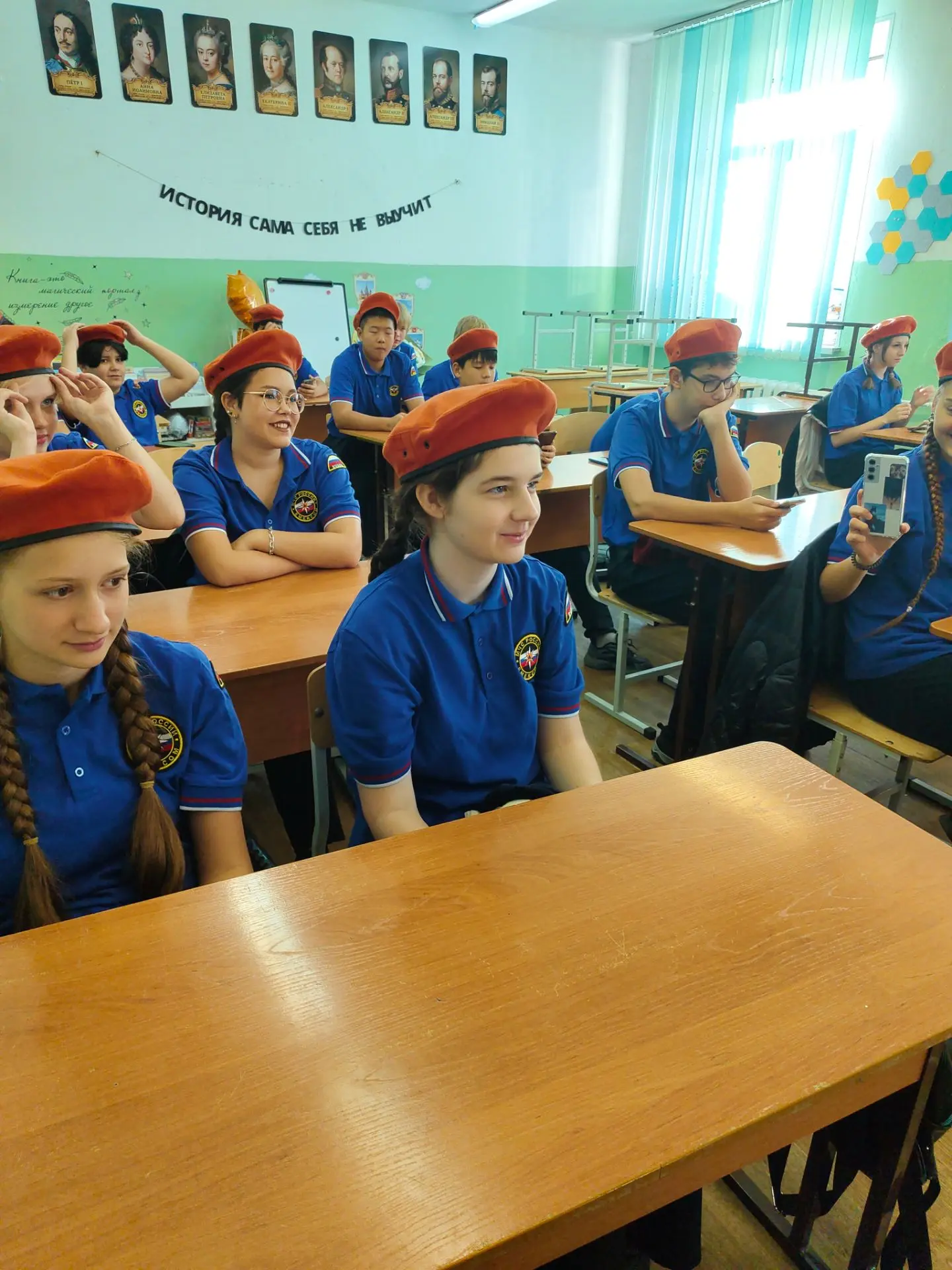 🎉 6 октября — день, когда мы говорим: «С гордостью и честью носить имя спасателя!»
