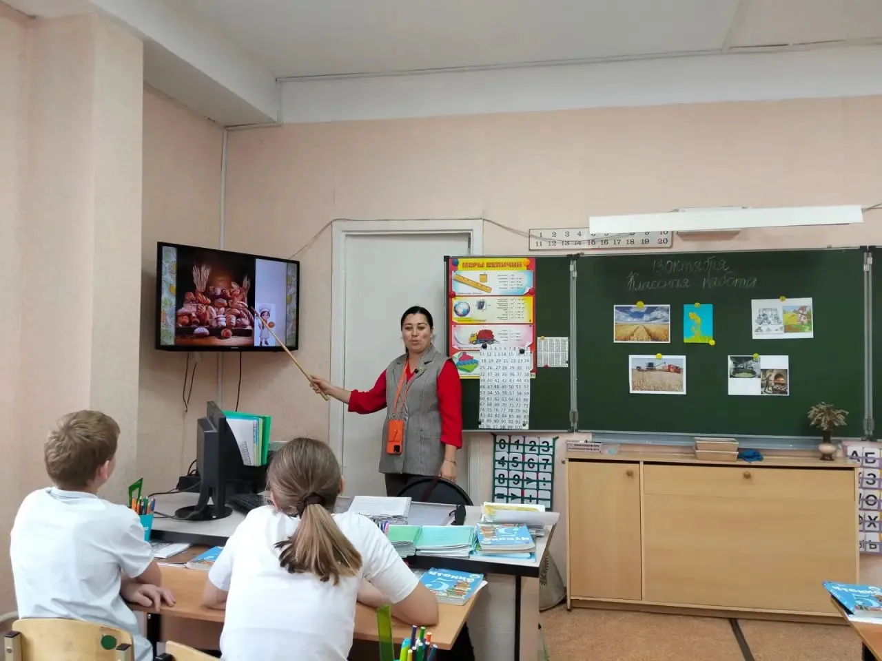 В честь предстоящего Международного дня хлеба библиотекари приготовили для особенных де...