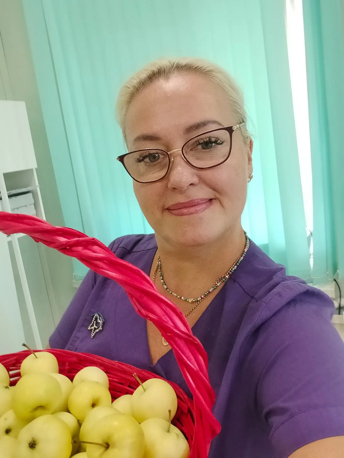 У нас на повестке дня белый налив  🍏🍏🍏 и белые зубы 🦷🦷🦷