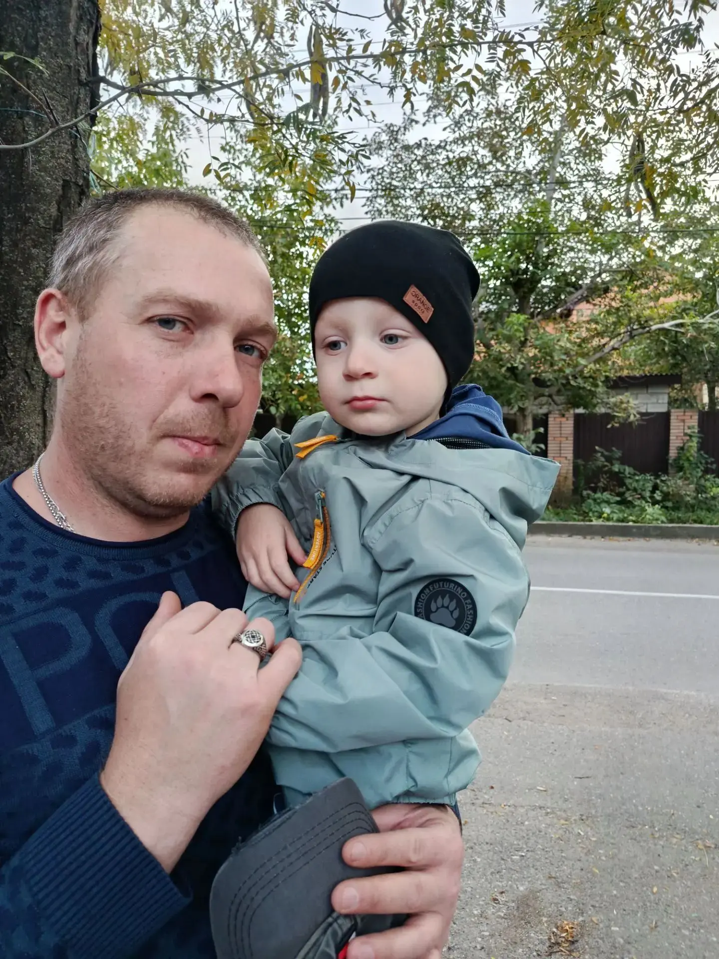 Мой папа самый лучший, заботливый, уделяет много внимания семье, поддерживает.