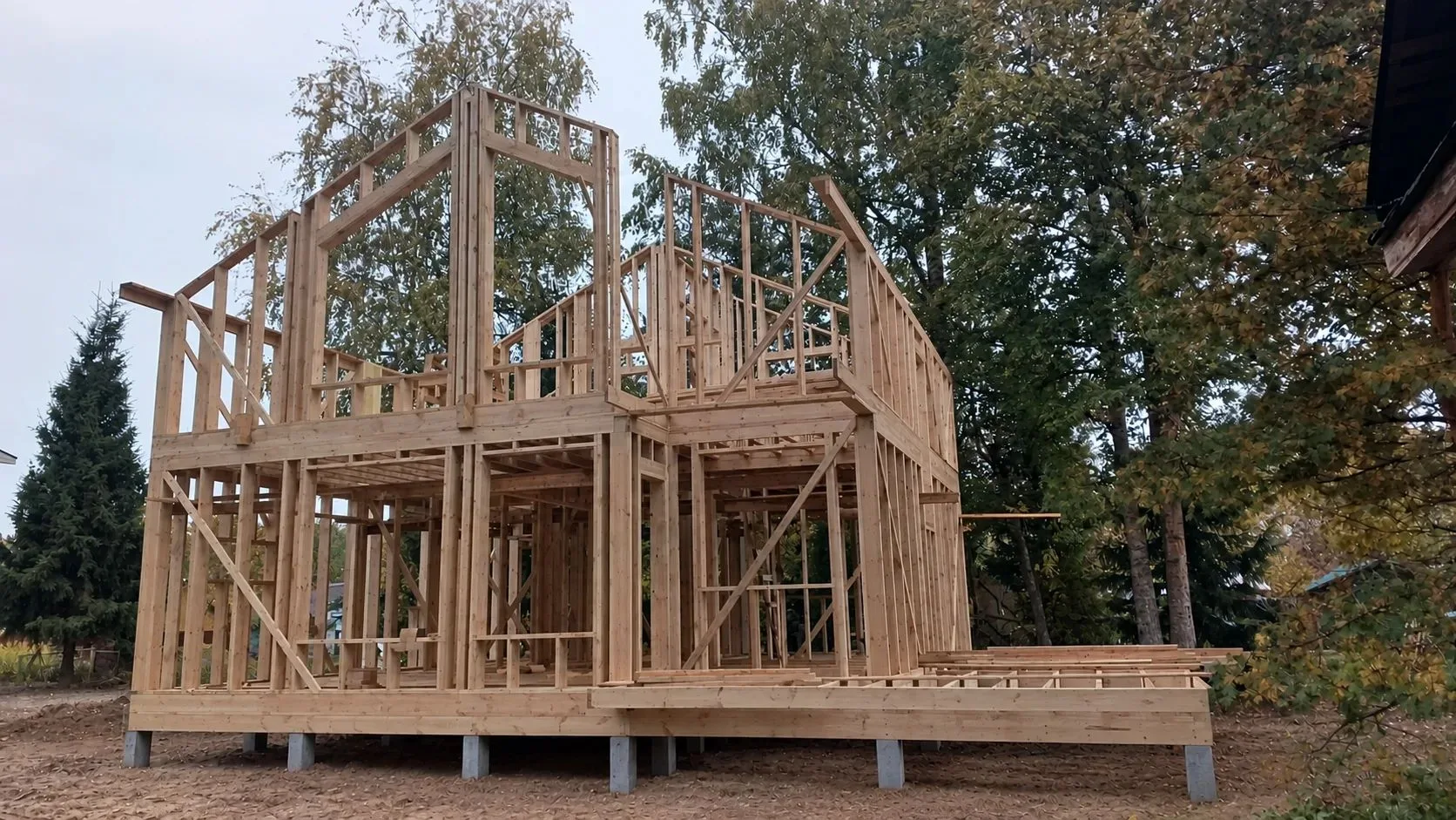 🔨  Возведение силового каркаса дома для круглогодичного проживания