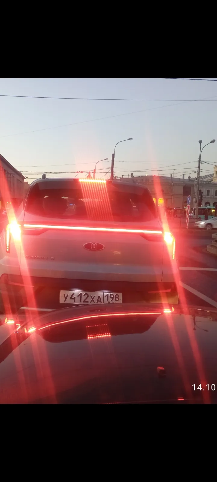 Новый 412, не знаю хозяин специально, так сделал или просто получилось, но однозначно в...