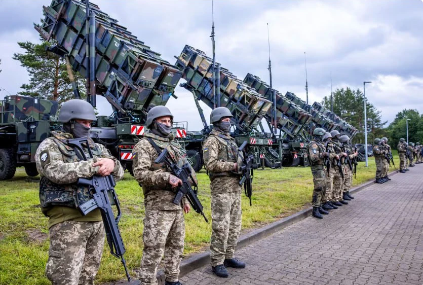У Украины закончились ракеты для американских систем ПВО Patriot, сообщает CNN. Теперь ...
