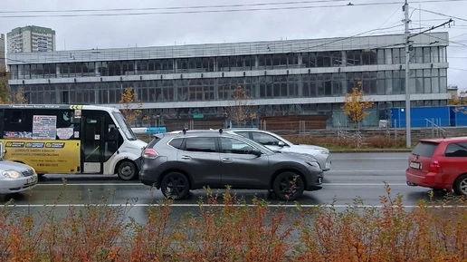 В центре Новосибирска начали сносить легендарный ЦУМ