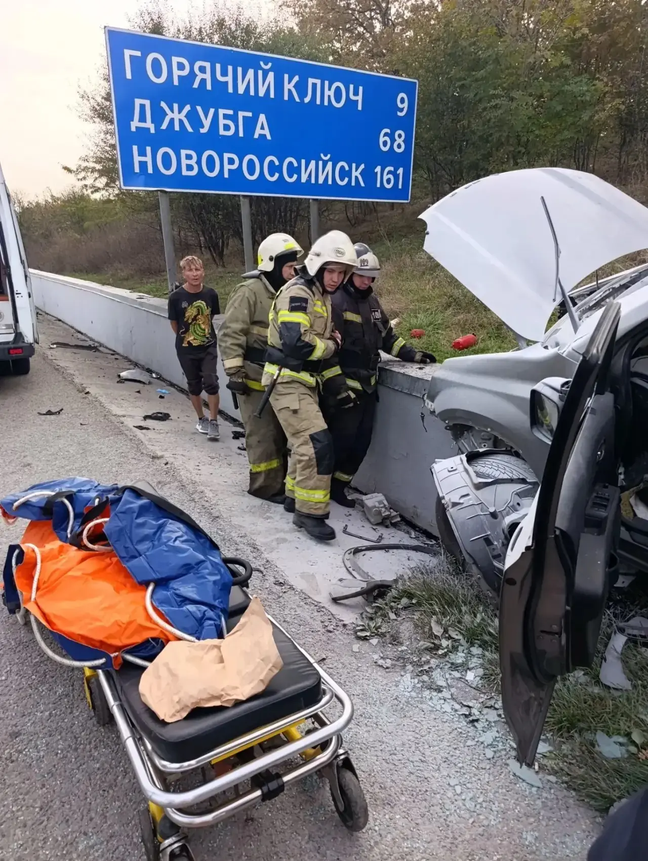 Сериезное ДТП с участием одного автомобиля на трассе.