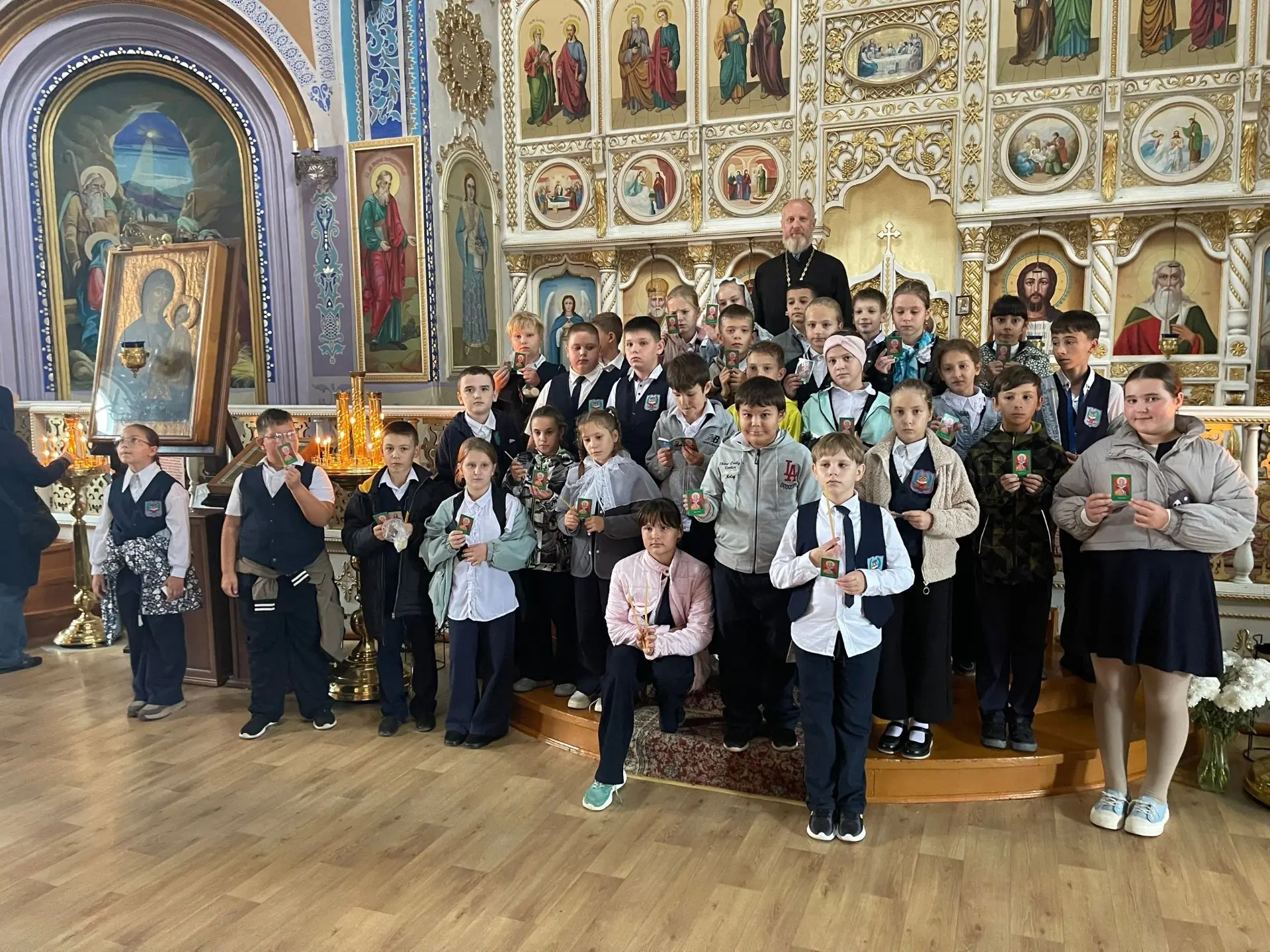 Экскурсия для школьников в Свято-Ильинском храме г. Саки в праздник Покрова Пресвятой Б...
