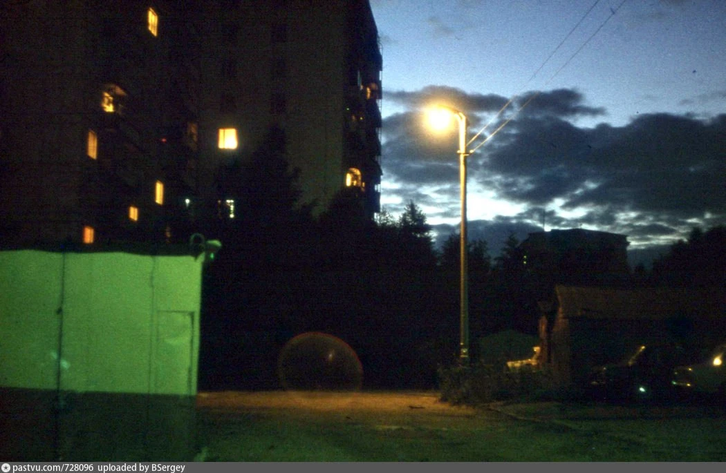 Каспийская улица, 30, корп. 4. Во дворе