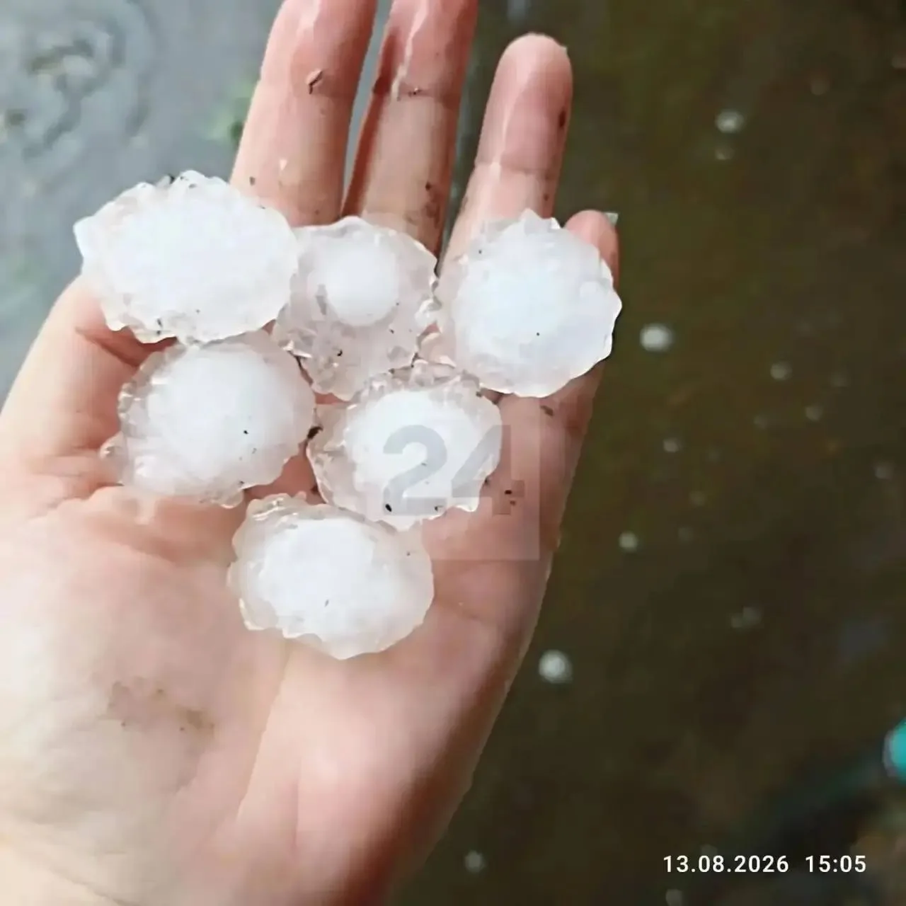 ⚪Мощный град сегодня днем обрушился на Копьево (Орджоникидзевский р-н).