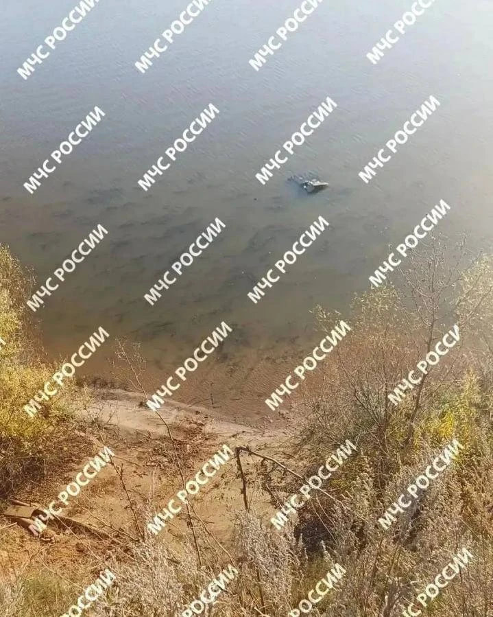 ⚡️ Машина упала с обрыва в реку под Казанью — погибли два человека