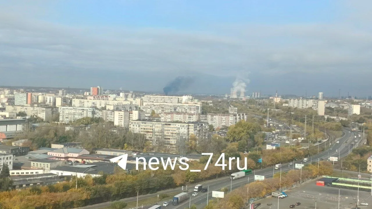 В районе ЧГРЭС, возможно, что-то горит — высокий столб черного дыма виден из центра. Вы...