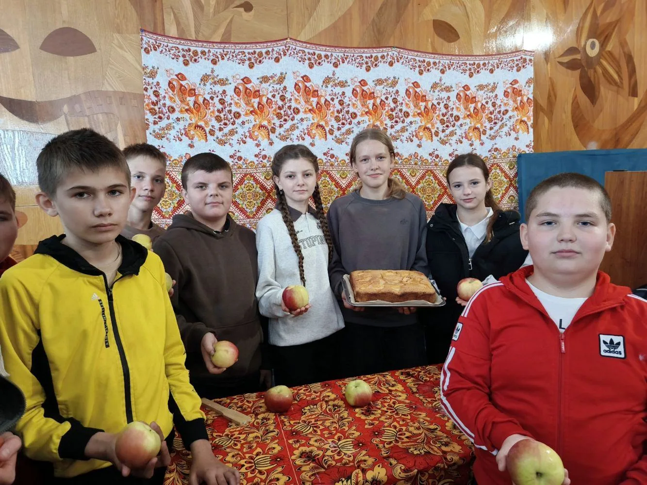 В Миленинском СДК на мастер-классе участники клубного формирования не просто смотрели, ...