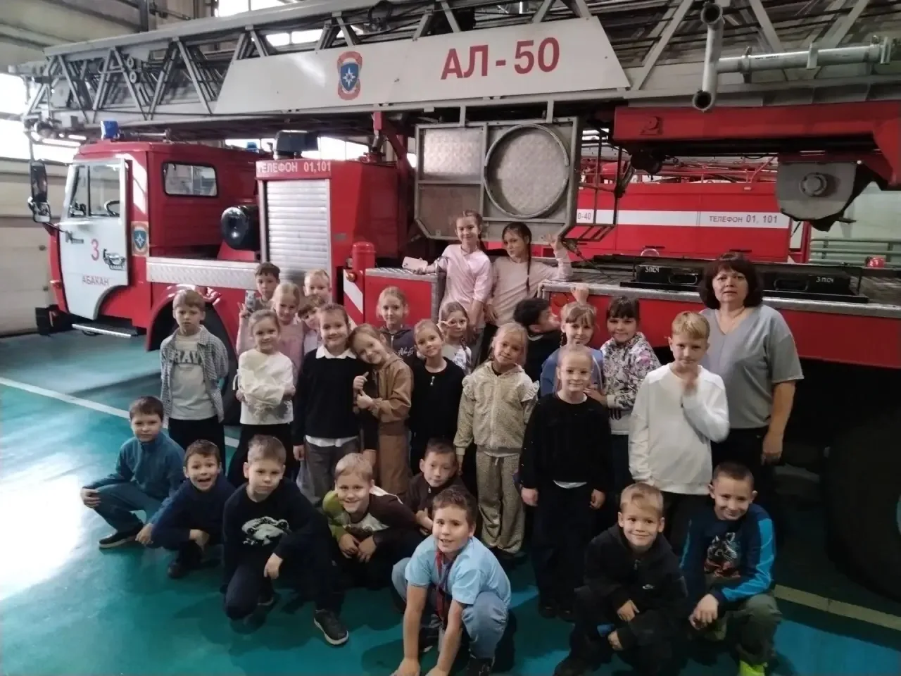 🧑🏼‍🚒Сегодня у ребят из 2 «А» был особенный день — они побывали в Главном управлении ...