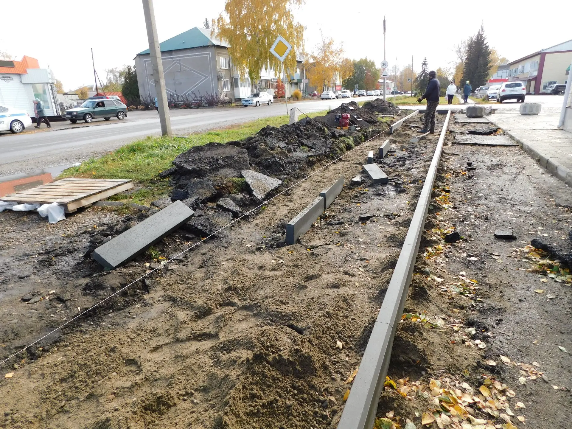 ✅В Шипуново полным ходом идёт благоустройство тротуара на проспекте Комсомольском в рам...