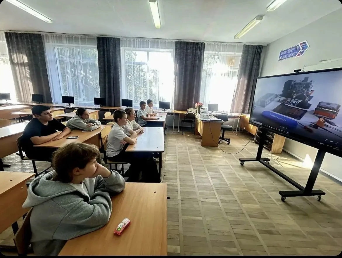 В школе №7 поселка Нового прошло профориентационное занятие из цикла «Россия — мои гори...