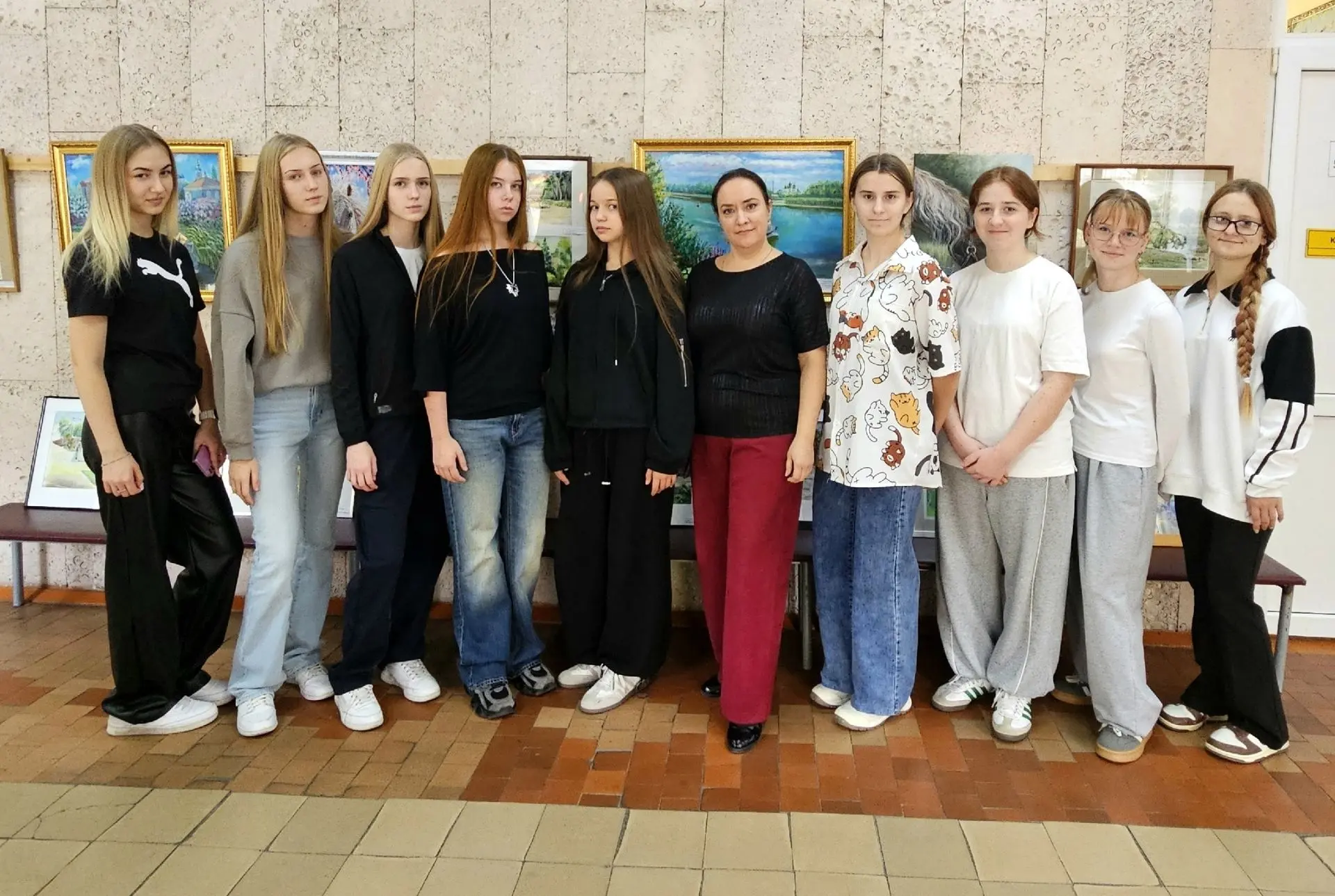 В Семикаракорской детской школе искусств проходит замечательная выставка художников-пед...