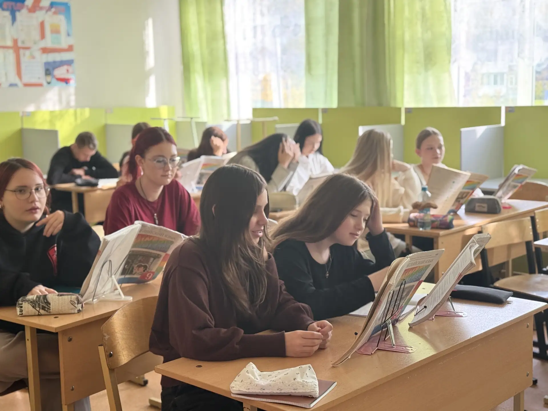 📚 ОЦ в лицах: уроки, друзья и школьные будни! 💛